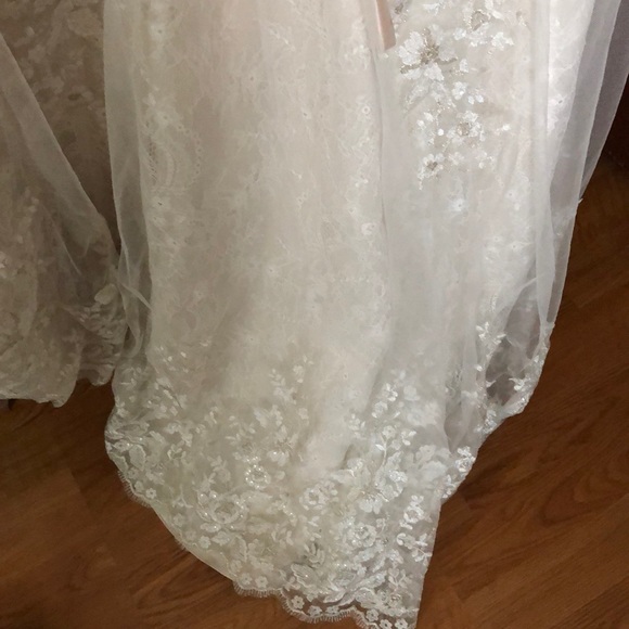 Wedding dress - Picture 5 of 6